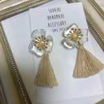 クリアフラワー✖️ベージュタッセル