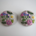 刺繍のブローチ（ピンクの花）