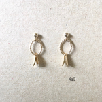オーバルと小さいリーフのピアス♪