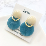 ベージュマーブル×ブルーマーブル ピアス/イヤリング（下向き防止キャッチ付き）