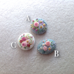 刺繍のバラと小花のヘアゴム or ブローチ
