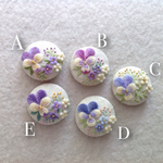 【再販×3】リネンと羊毛のビオラと小花刺繍のヘアゴム or ブローチオーバル型