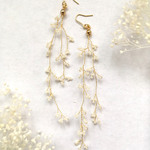 小さなかすみ草のロング小枝ピアス／イヤリング