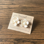 【送料無料】つまみ細工 小梅のピアス