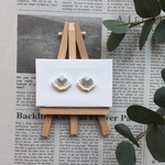 ビーズ刺繍・チェコビーズの扇型耳飾り（グリーン）