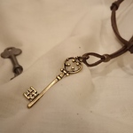 可愛い💕アンティーク キー🗝️の革ひもネックレス