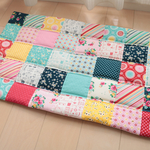 【1221...様お取り置き品】* ラプセニ *　53cm×88cm　四角つなぎのパッチワークマルチマット　kukka251　ベビーキルト　ベビーマット　玄関マット　インテリア
