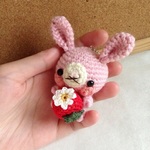 NOZOMIさまオーダー品！赤イチゴ・ピンク色うさぎさん＊ボールチェーン