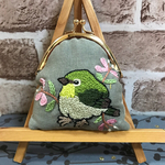 送料込み☆メジロ刺繍のがま口