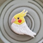 オカメインコの刺繍ブローチ(ルチノー)