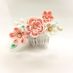 つまみ細工髪飾り　《サーモンピンクの花》