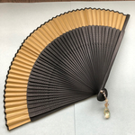 からし色の扇子（スワロフスキーの根付）