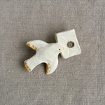 陶ブローチ レター white