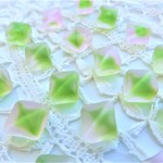 チェコビーズダイアすりガラスほんのりピンク緑４個