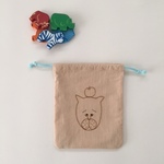 頭にりんごをのせたいぬくんの刺繍巾着　ペールオレンジ