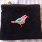 ビーズ刺繍のポーチ☆宝石を咥えた小鳥