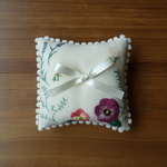 刺繍のリングピロー【パンジー】