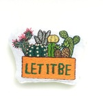 多肉寄せ植え刺繍ブローチ(チャーム変更可)