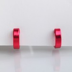 【再販×49】〈痛くない〉レッドフラットリングイヤリング・イヤーカフ・フェイクピアス・イヤークリップ〈直径約11㎜、幅約3㎜〉(両耳用)(手で調節可能)   管理No.1206