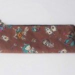 アリスの柄のペンケース