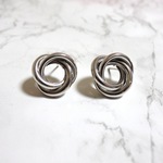 3連サークルのシルバーピアス