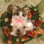 羊毛フェルトキジシロ猫のブローチ