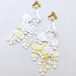 ホワイトボタニカルレースイヤリング〜金箔仕立て〜