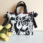 M☆手提げバッグ👜 グリーンの目をしたオシャレな猫柄♪両サイドりぼん付き  