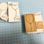 空を旅するモルモット親子の消しゴムはんこ