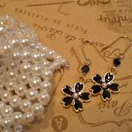 桜とスワロフスキーの春ピアス 黒色