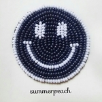 大きなお顔のスマイルブローチ（キラキラブラック×ホワイト）