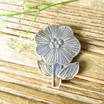陶器のお花ブローチ(メタリックカラー)
