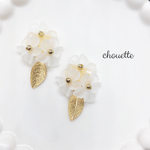 white flower＊gold leaf＊イヤリング