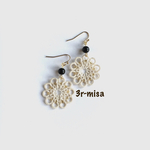 ［再販］  タティングレース  オニキスとレースのお花ピアス  ＊beige×gold＊
