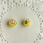 《ラスト１個》ぷっくりツヤツヤ フルーツたっぷりゼリーピアス レモン味（ノンホールピアス）