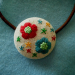 I様ご予約品　カラフルフラワー（アイボリー）刺繍のヘアゴム