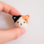 まゆ三毛猫(みけねこ)　携帯クリーナーストラップ　羊毛フェルト(アクレーヌ製)※受注製作