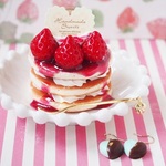 punisaki様オーダー♡イチゴパンケーキのメモスタンド・ピアス