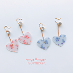 薔薇柄ハートとガラスチャームピアス
