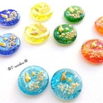 水面に揺れる花…おはじきピアス