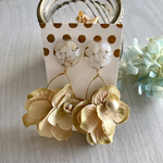 ベージュ系フラワーパーツ✱大振りピアス