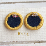 デニムの刺繍ピアス