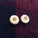 和菓子風まんまるピアス(イヤリング)ぎん色　陶器