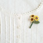 【特集掲載】ひまわりの花束ブローチ　∗つまみ細工∗