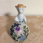 手刺繍ブローチ、風にそよぐ野の花