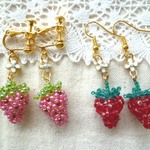 A様オーダー分♥いちごちゃんイヤリングかピアス