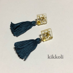 渋色タッセルピアス