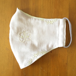 おやすみマスク 刺繍 花と蝶　薄ピンク