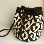 大きめコットンニットバケツ巾着ショルダー モノトーン