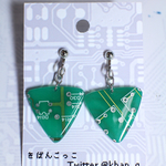 ピック型緑基板のイヤリング⇄ピアス